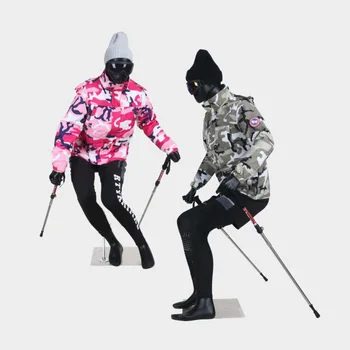 Mat Siyah Kaslı Erkek / Kadın Kayak Poz Spor Tam Vücut Manken kayak kıyafeti Giyim Ekran Kukla Modeli Sahne