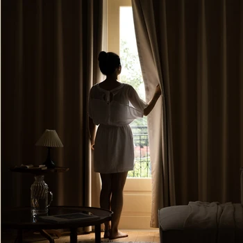 Fransız Krem Tarzı Cumbalı Pencere Örtüsü Yatak Odası Kalın Tam karartma perdesi Otel Ses Geçirmez Perdeler Geniş Alan Oturma Odası Perdeleri